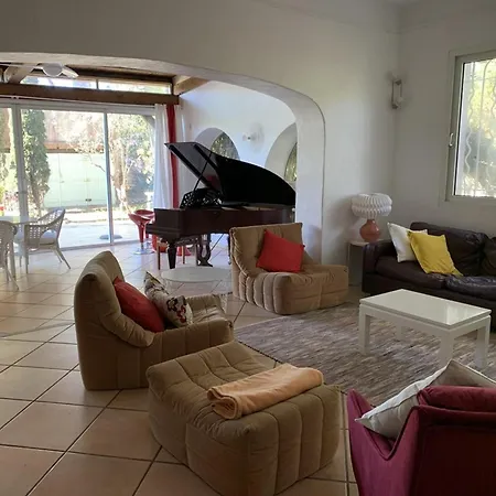 Villa A Avec Piscine, Climatisation Et Wi-fi, A 5 Min De La - Fr-1-335-169 Hyeres